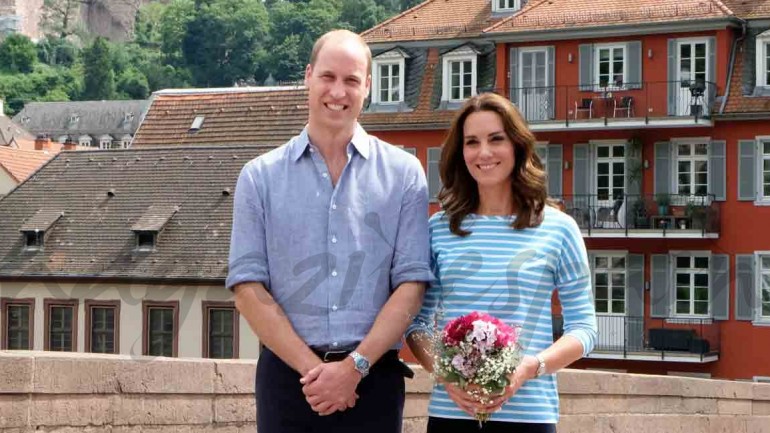 Los Duques de Cambridge, turistas en el puente viejo de Heidelberg