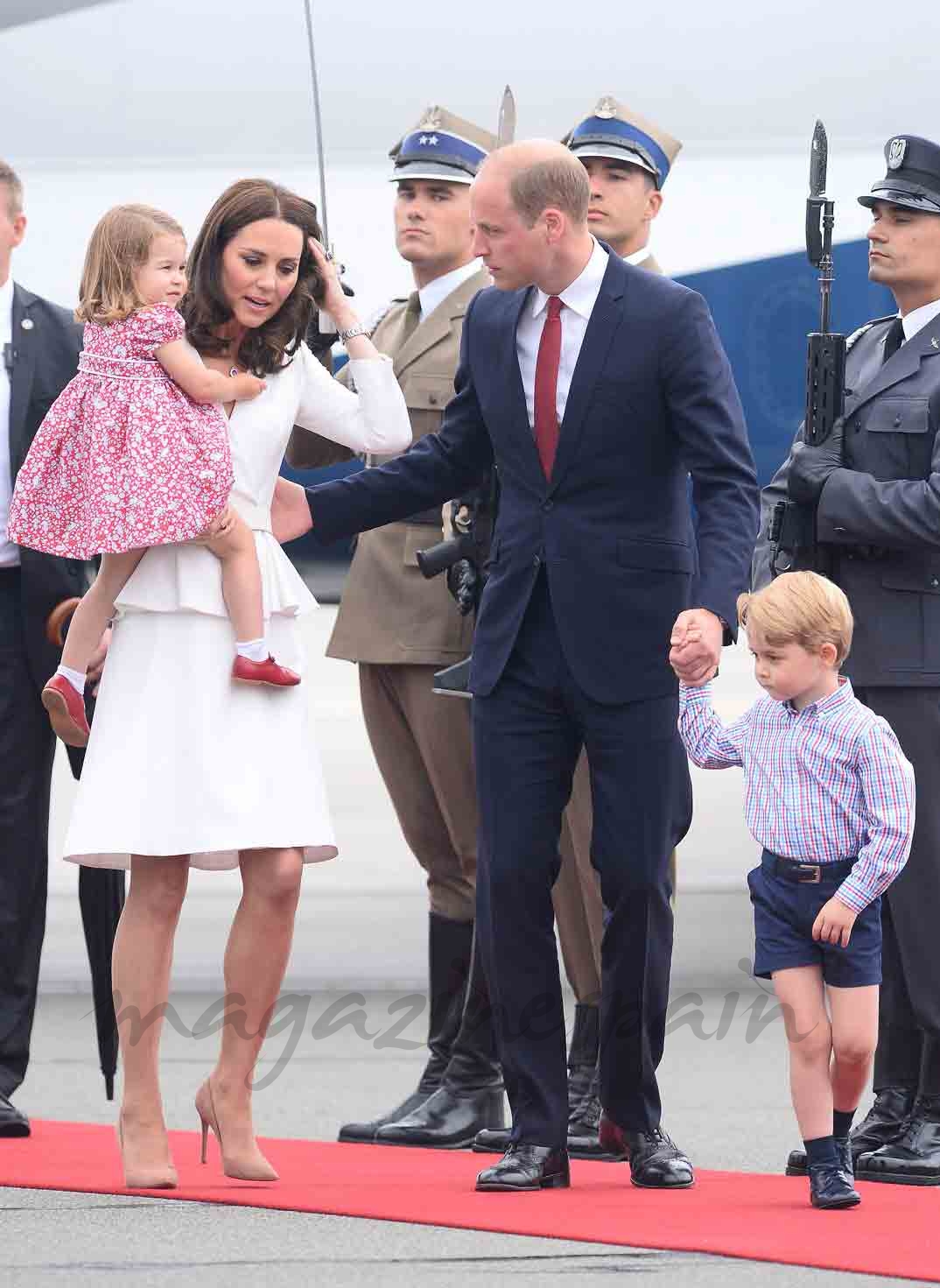 principes george y charlotte con sus padres en viaje oficial a polonia