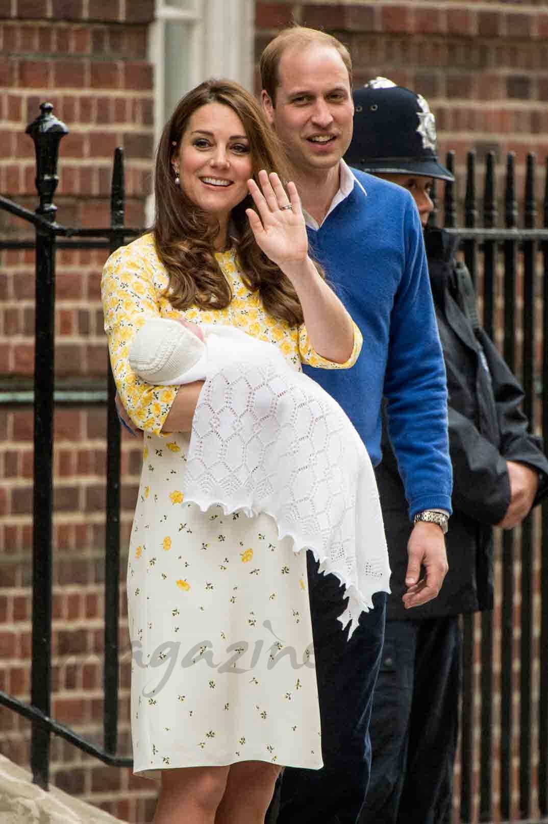 Récord, a las 10 horas de dar a luz, Kate Middleton sale del hospital