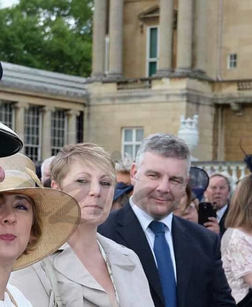 La Duquesa de Cambridge, la invitada más elegante de los jardines de Buckingham