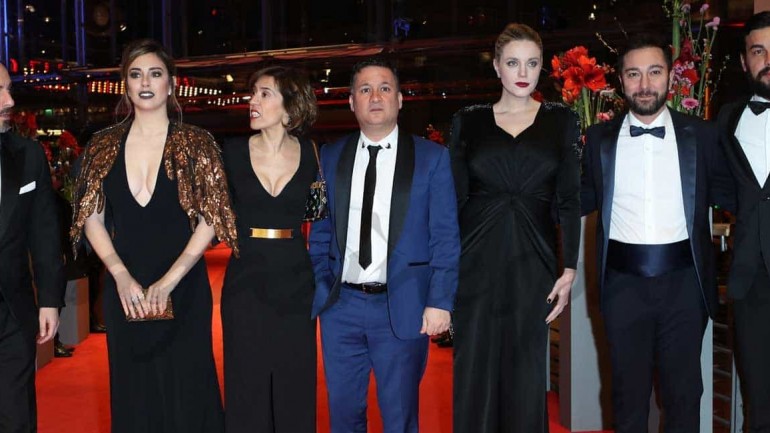 Blanca Suárez y Mario Casas llevan «El Bar» de Álex de la Iglesia a La Berlinale