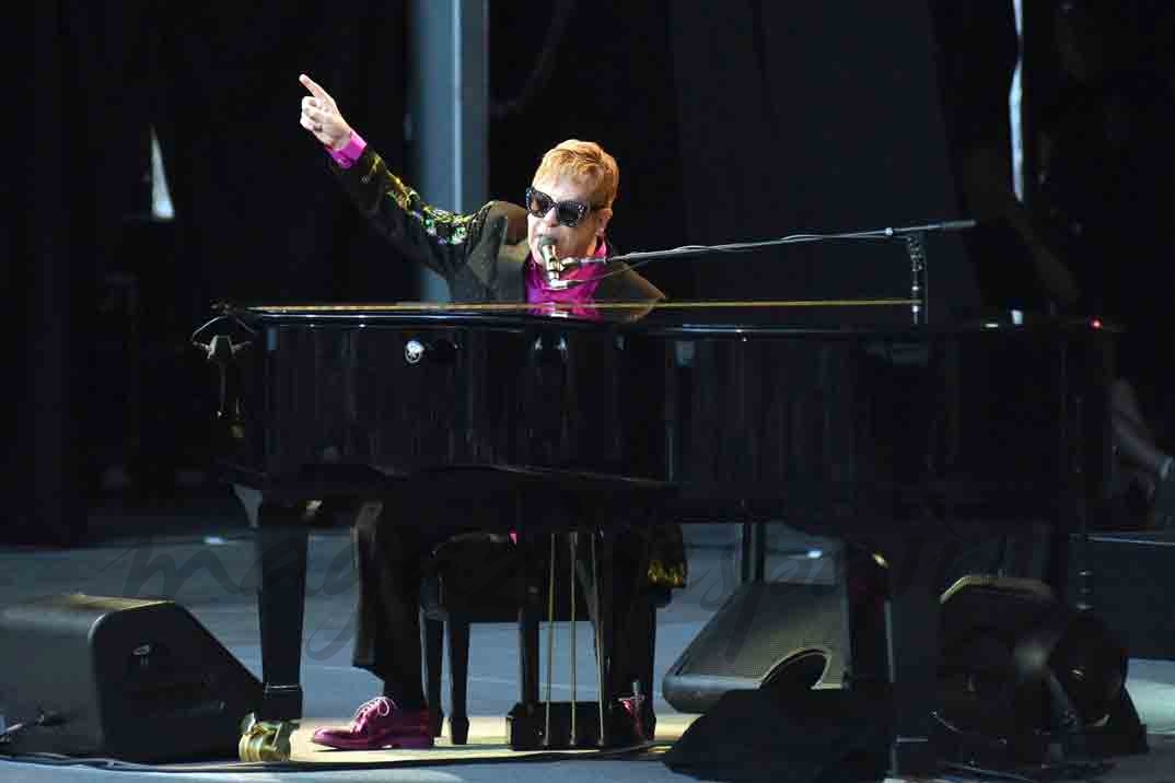 elton john triunfa en marbella