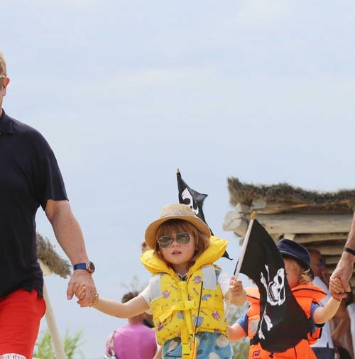 Elton John vacaciones en familia en Saint Tropez
