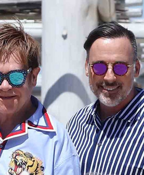 Elton John repite vacaciones con su marido y sus hijos en Saint-Tropez