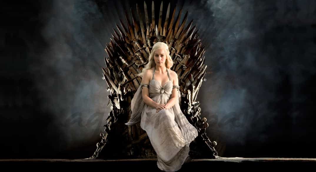 Emilia Clarke, “Khaleesi” en Juego de Tronos, la mujer más sexy del mundo
