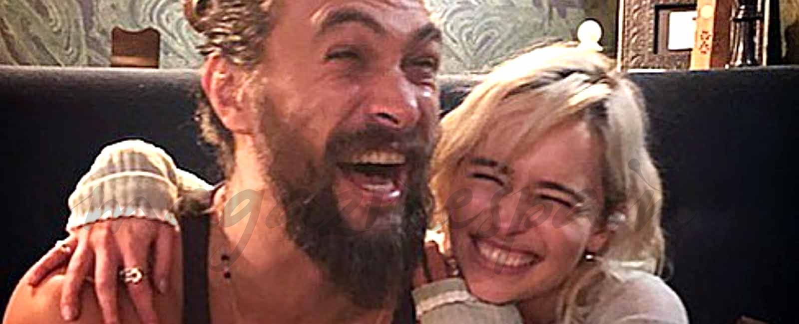 El divertido reencuentro de Emilia Clarke y su “marido” Jason Momoa