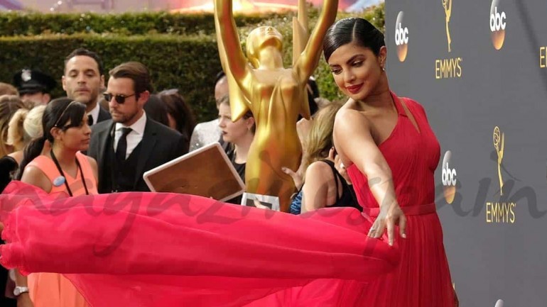Premios Emmy 2016: Los mejores looks de la alfombra roja