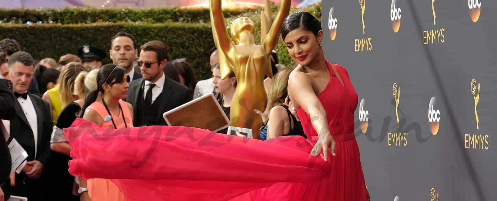 Premios Emmy 2016: Los mejores looks de la alfombra roja