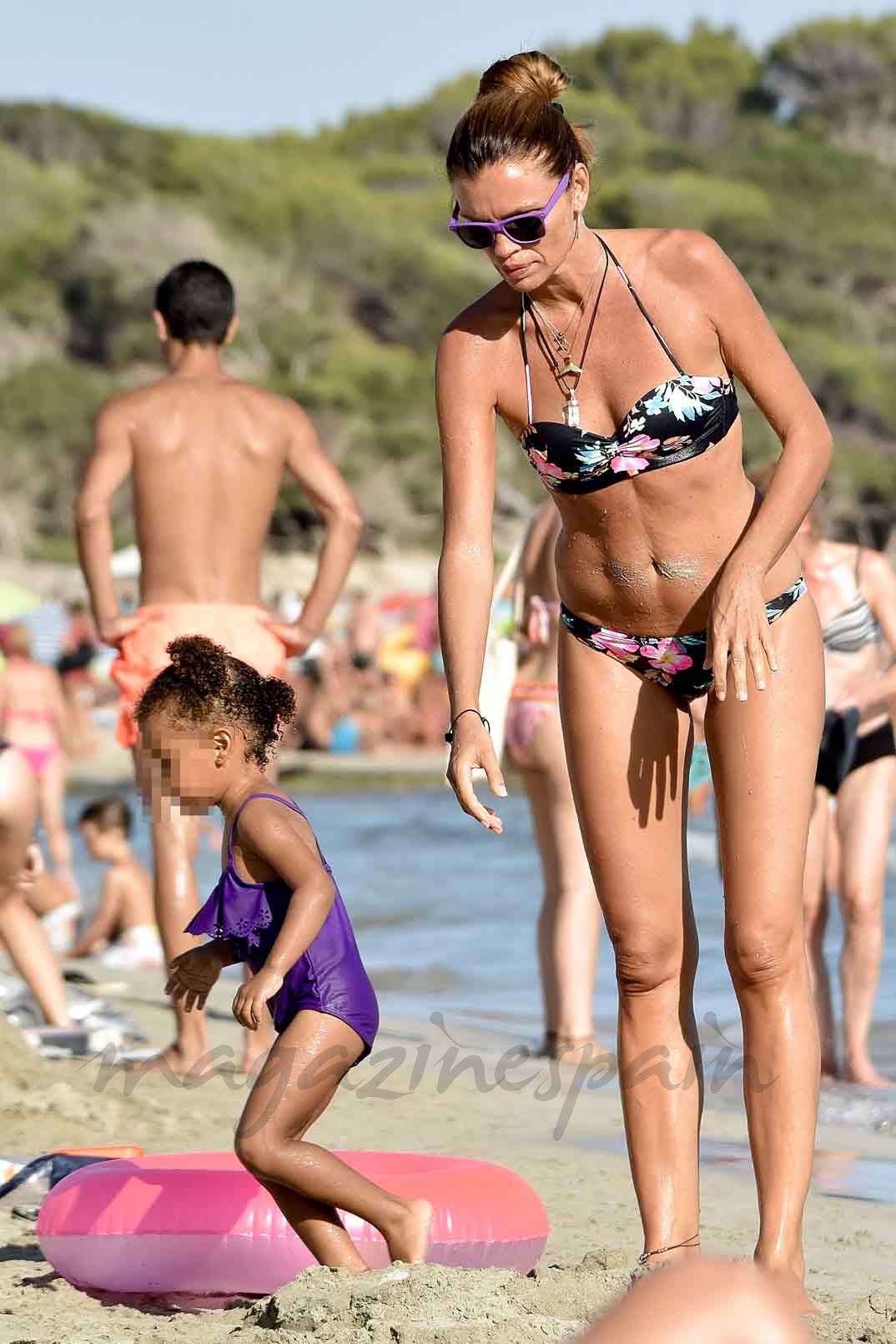 Esther Cañadas con su hija Galia Santina