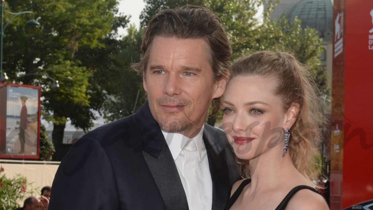 Amanda Seyfried y Ethan Hawke conquistan Venecia