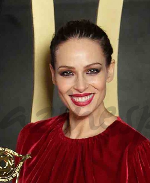 Eva González, su look premamá en los Premios Iris