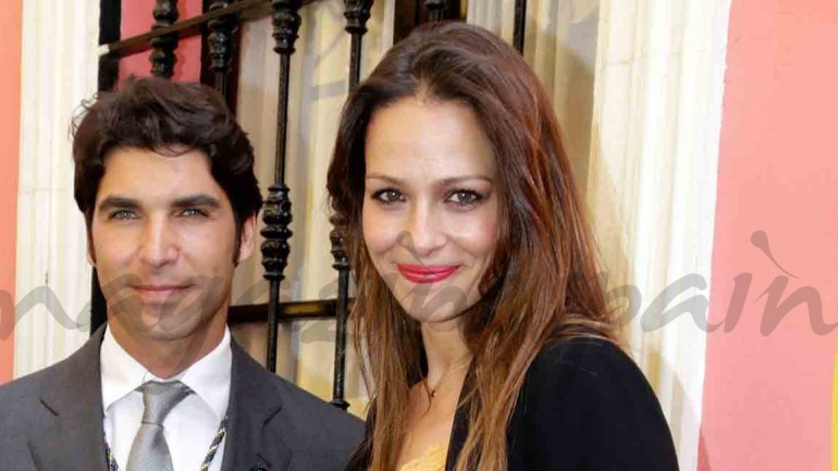 Eva Gónzalez disfruta de la Semana Santa en Sevilla con Cayetano Rivera