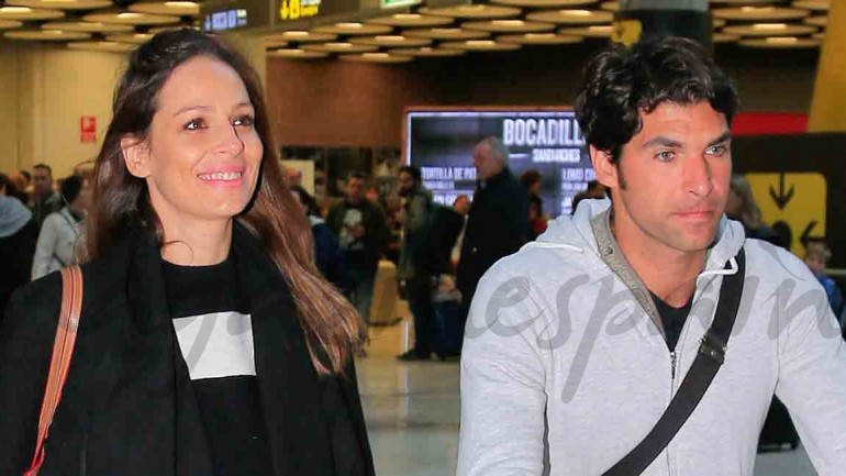 Eva González y Cayetano Rivera, regresan felices de su escapada a México