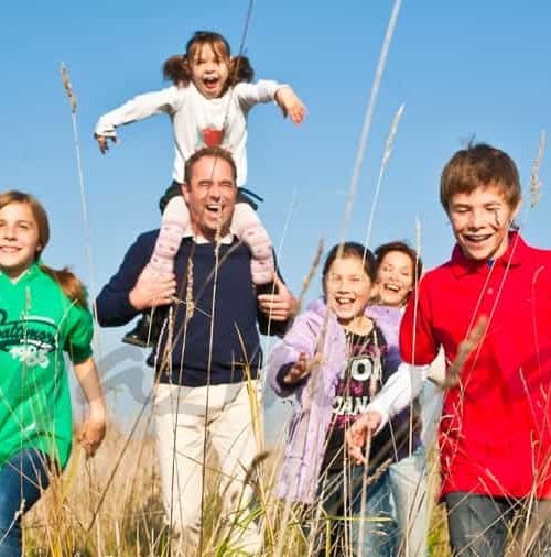 ¡Nos invaden! Cómo convivir con nuestras no tan políticamente correctas familias