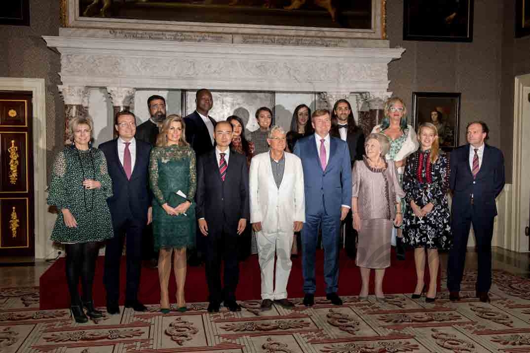 familia real holandesa en los premios principe clause