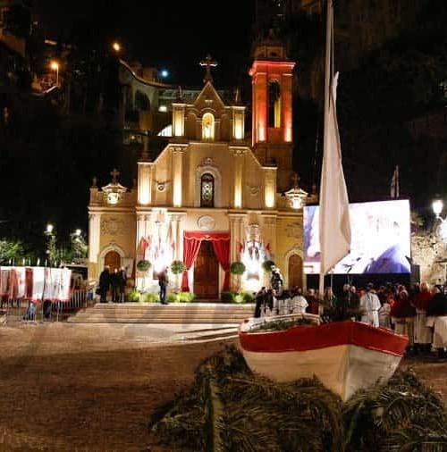 Alberto y Charlene de Mónaco, encienden las hogueras de Santa Devota