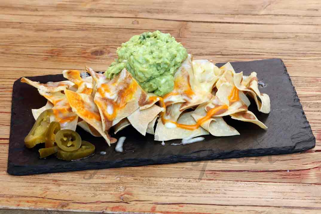 Nachos con guacamole