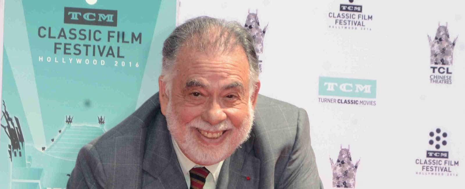 Francis Ford Coppola lega sus huellas al Teatro Chino de Hollywood