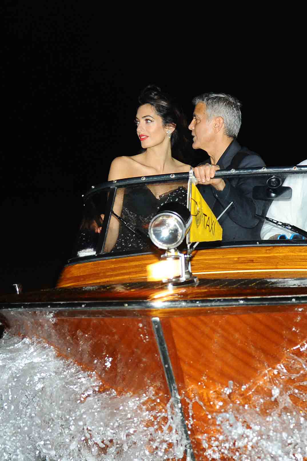 george y amal clooney romantica llegada al festival de venecia