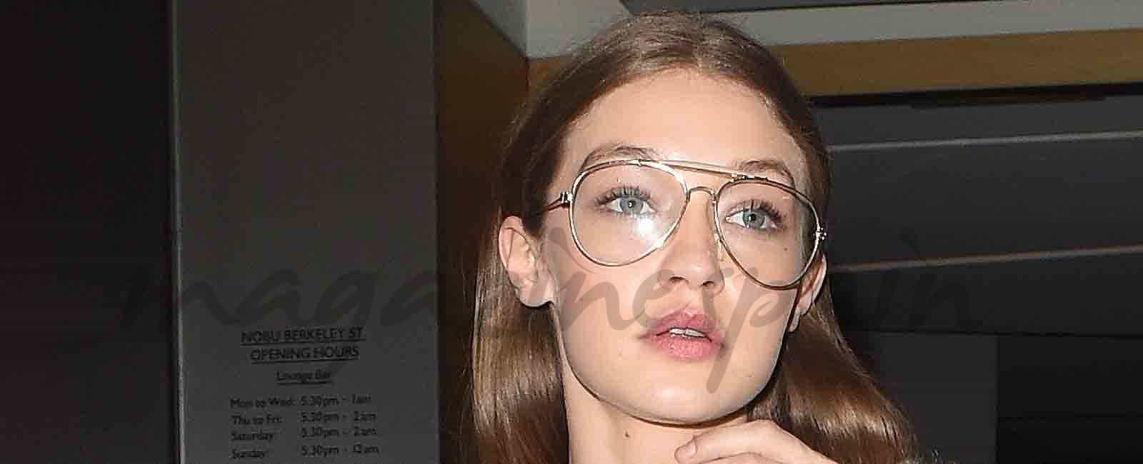 Gigi Hadid se apunta a la moda “empollona”