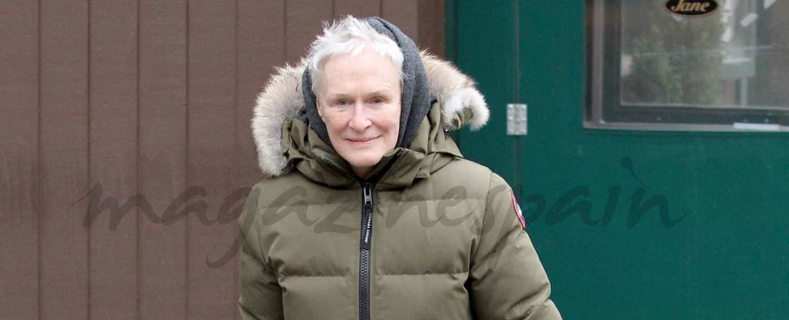 glenn close paseo con su perro