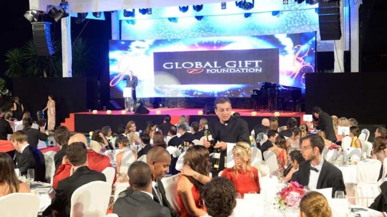 Eva Longoria conquista Marbella con la primera gala benéfica del verano