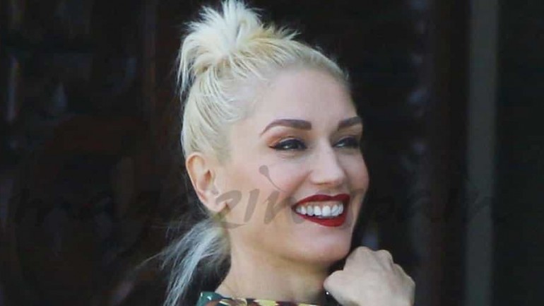 Gwen Stefani y sus hijos salen de misa