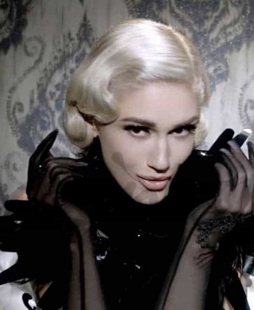 Gwen Stefani estrena videoclip «Misery», con varios cambios de look