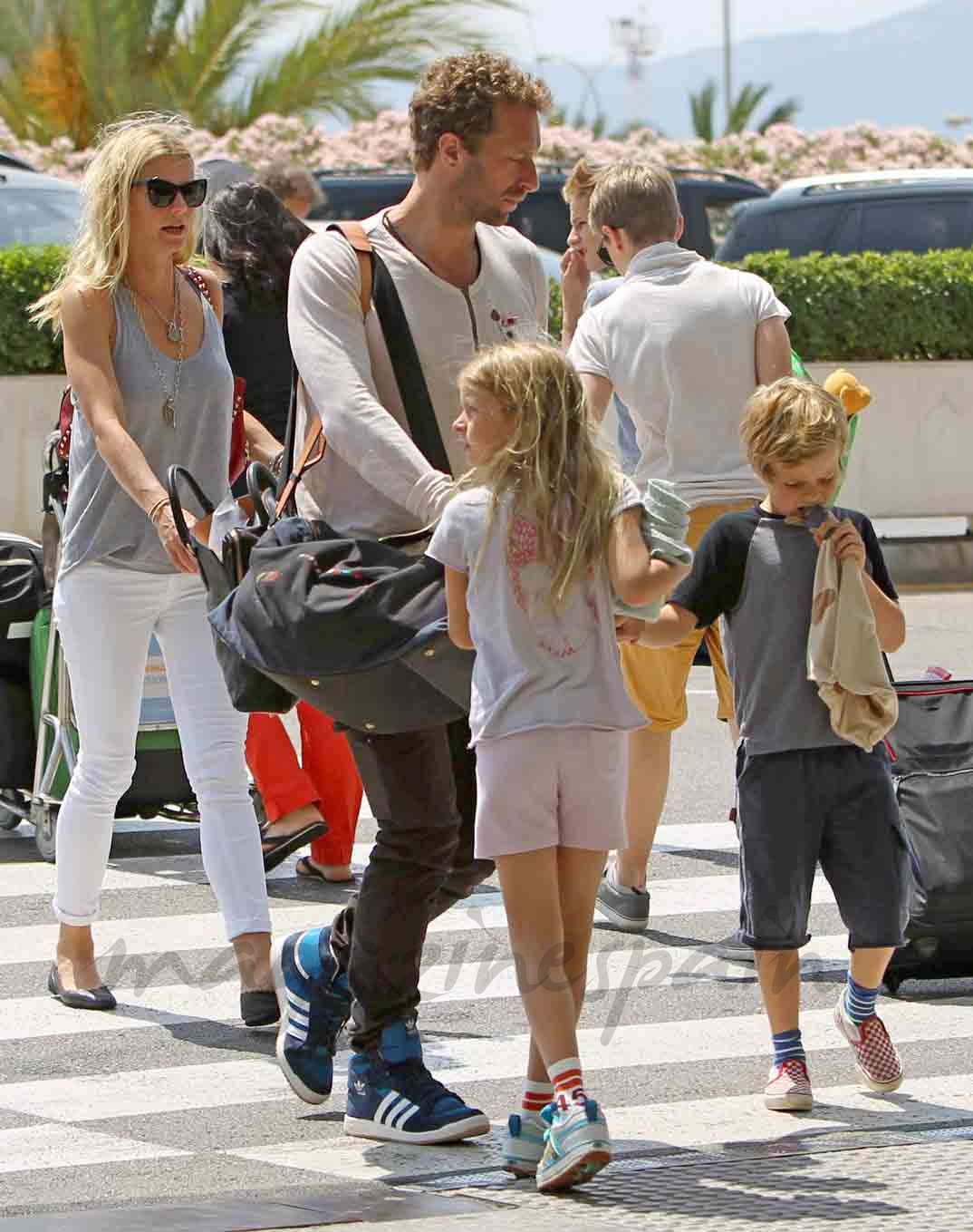 gwyneth paltrow y chris martin con sus hijos