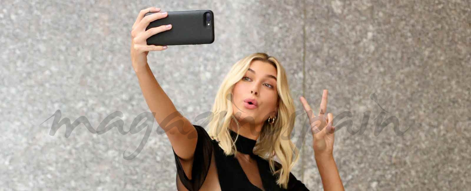 Hailey Baldwin, la modelo más sexy del mundo, nos enseña a posar para el selfie perfecto