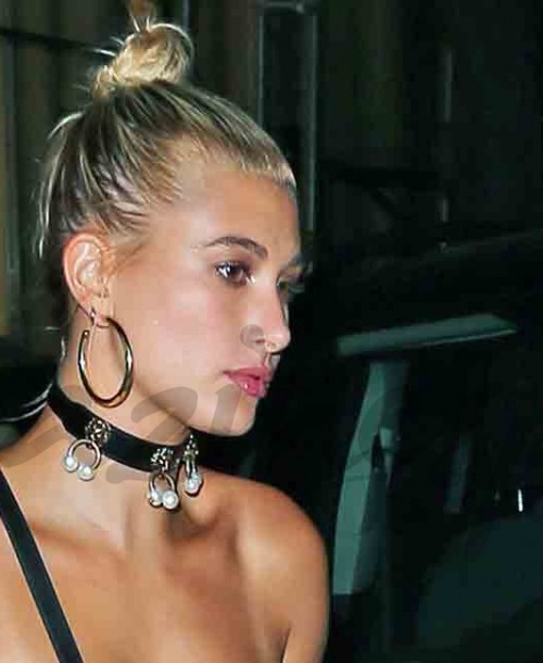 Hailey Baldwin no es supersticiosa