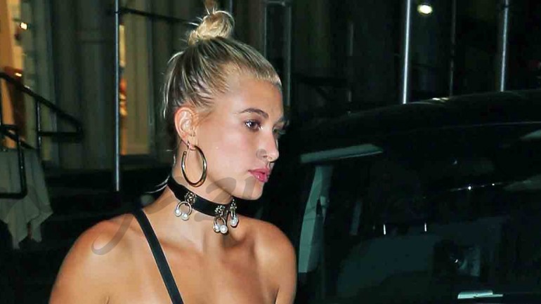 Hailey Baldwin no es supersticiosa