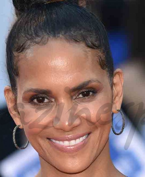 Halle Berry, impresionante con un escote de vértigo