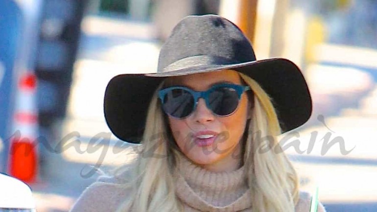 Hilary Duff, look años 70