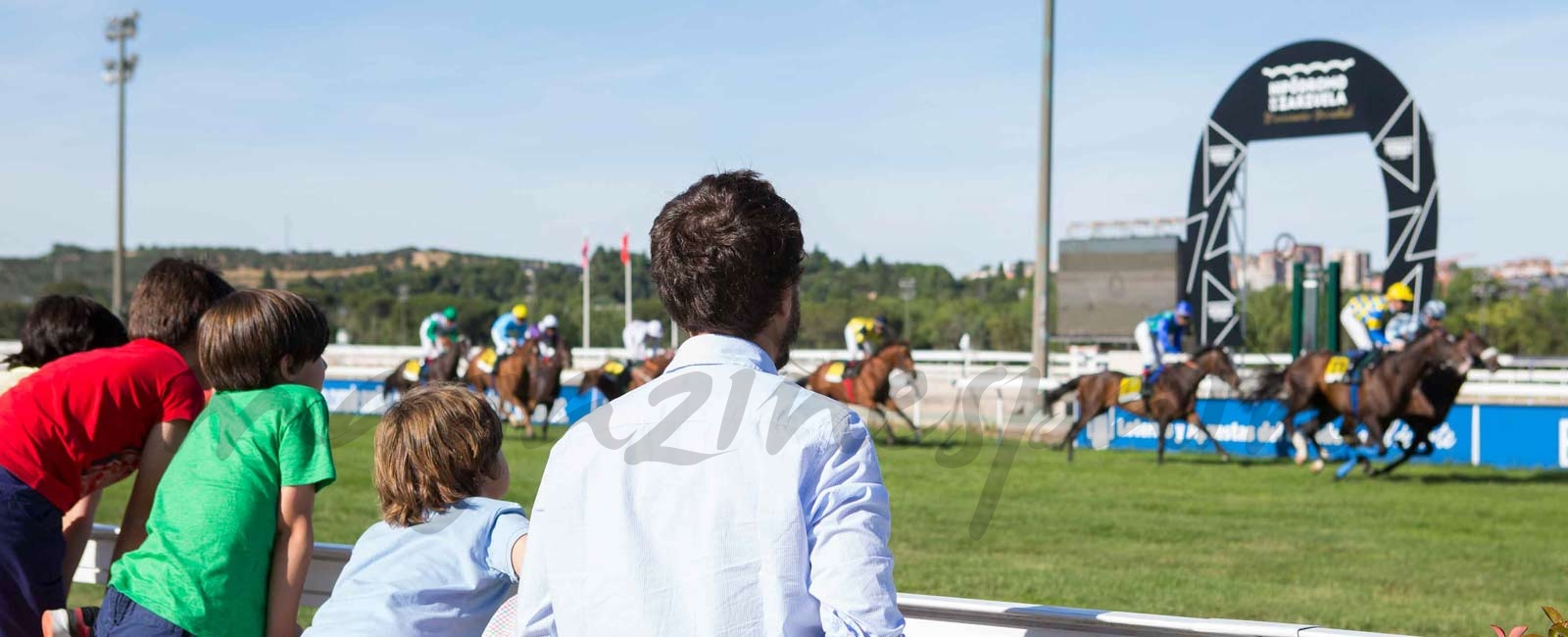 El Hipódromo de La Zarzuela da la bienvenida al verano