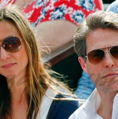 Hugh Grant se divierte con la madre de su tercer hijo