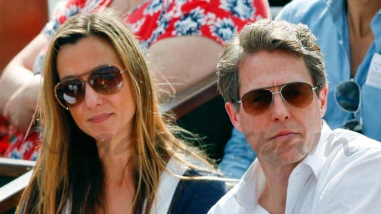 Hugh Grant se divierte con la madre de su tercer hijo