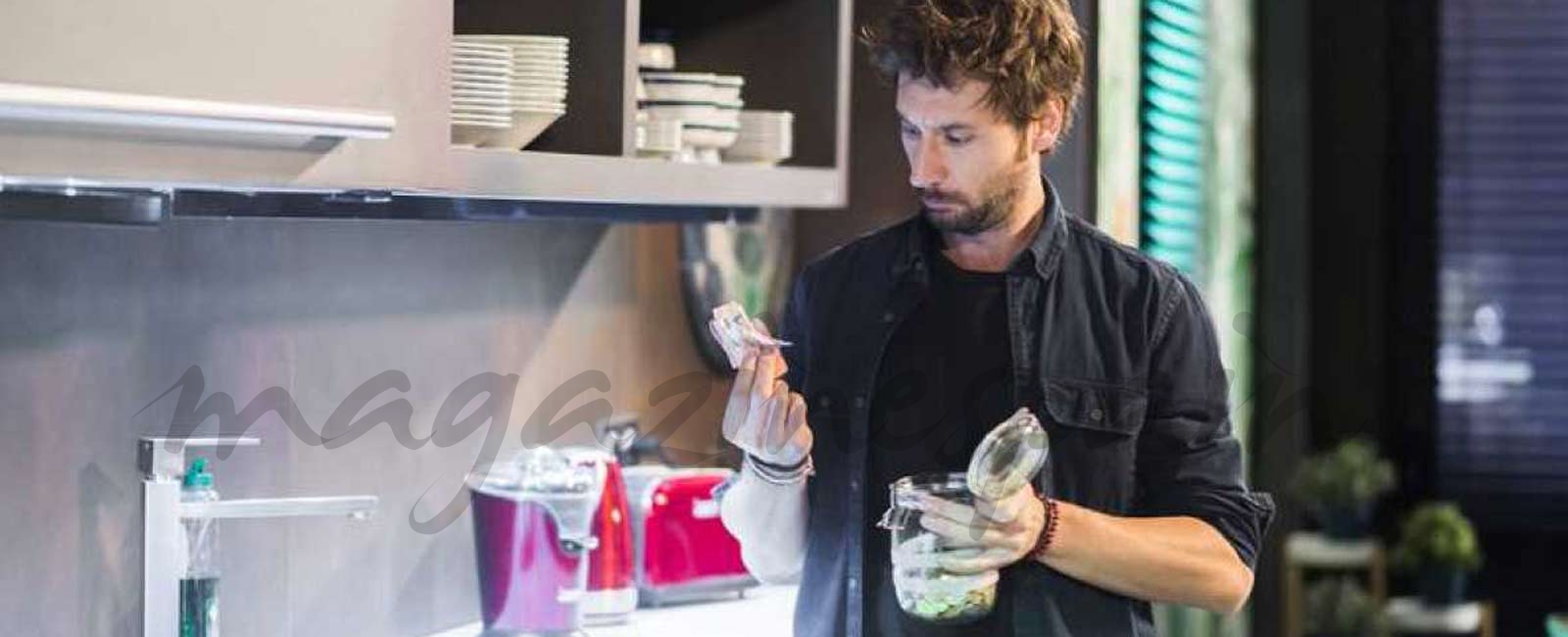 «iFamily»: Kike intenta conseguir dinero para su partida de póker