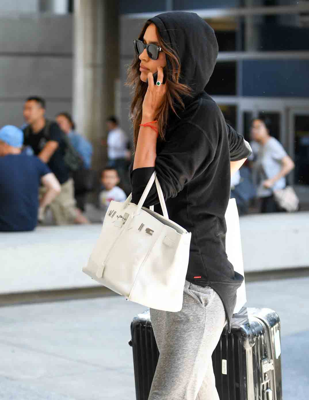 irina shayk en el aeropuerto de los angeles