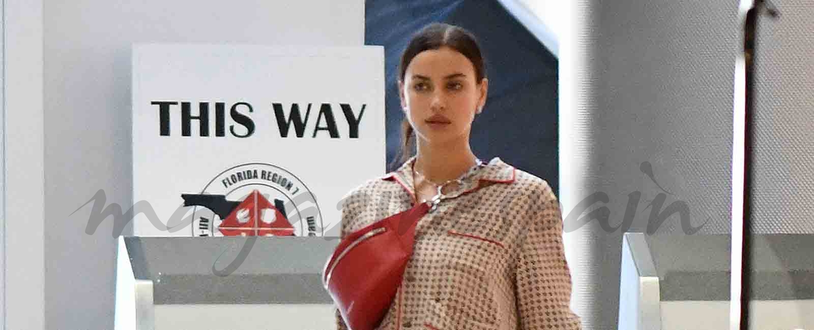 Irina Shayk en «pijama» y chanclas