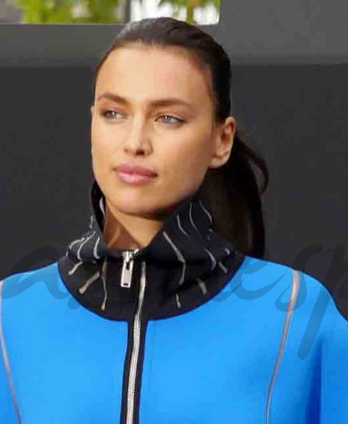 Irina Shayk deslumbra en la pasarela L’Oreal de París