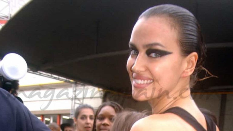 Irina Shayk y Adriana Lima, duelo de bellezas en París