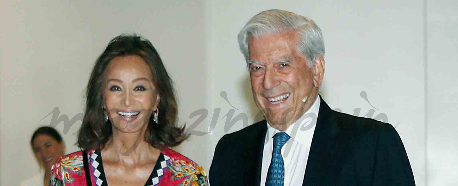 Isabel Preysler elige un vestido-kimono para la presentación del nuevo libro de Mario Vargas Llosa