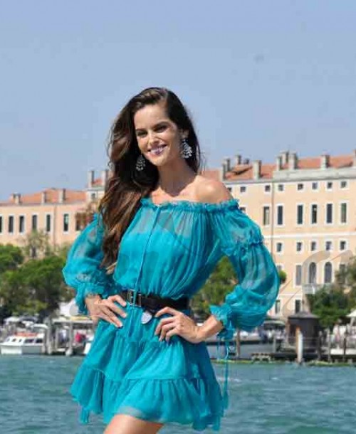 Izabel Goulart lleva el glamour a Venecia