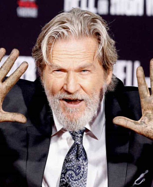 Jeff Bridges, acompañado de su esposa Susan Geston, estampa sus huellas en Hollywood