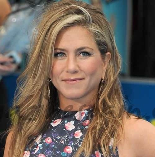 Jennifer Aniston con un vestido que alimenta todos los rumores