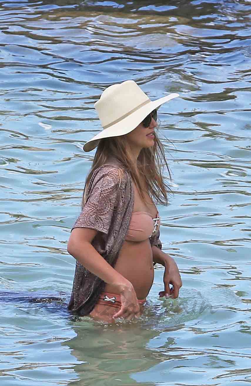 jessica alba en la playa embarazada