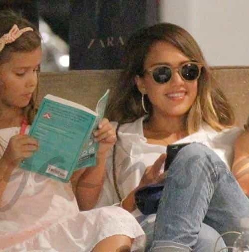 Jessica Alba y sus hijas Honor y Haven, día de compras