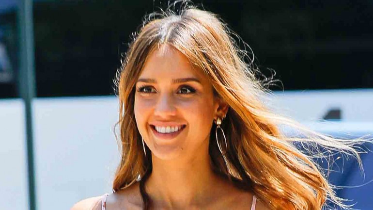 Jessica Alba muy feliz con su tercer embarazo