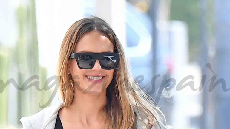 Jessica Alba paseo con sus hijas